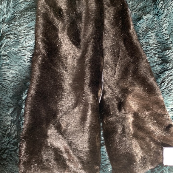 Norla scarf🆕 - Picture 2 of 3